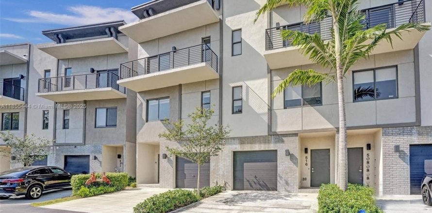 Adosado en Pompano Beach, Florida 3 dormitorios, 177.16 m2 № 2055197