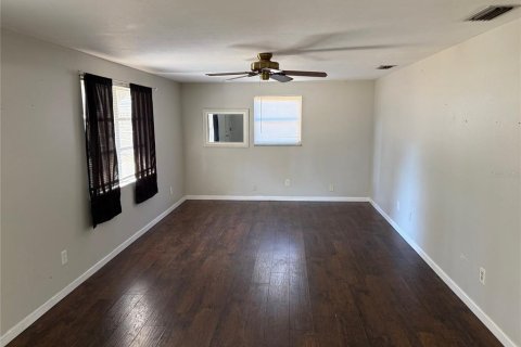 House in Zephyrhills, Florida 2 bedrooms, 86.96 sq.m. № 2283369 - photo 7