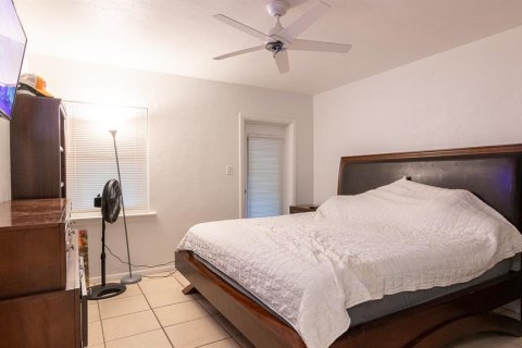 Propiedad comercial en venta en Sarasota, Florida, 4 dormitorios, 156.08 m2 № 2297149 - foto 11