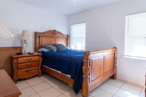 Propiedad comercial en venta en Sarasota, Florida, 4 dormitorios, 156.08 m2 № 2297149 - foto 15