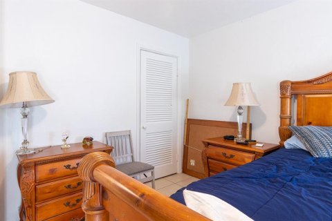 Propiedad comercial en venta en Sarasota, Florida, 4 dormitorios, 156.08 m2 № 2297149 - foto 16