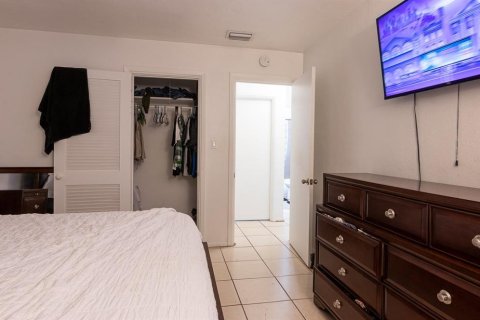 Propiedad comercial en venta en Sarasota, Florida, 4 dormitorios, 156.08 m2 № 2297149 - foto 12