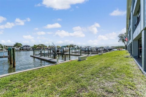 Condominio en venta en Indian Rocks Beach, Florida, 2 dormitorios, 117.43 m2 № 1796693 - foto 16