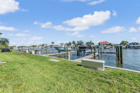 Condominio en venta en Indian Rocks Beach, Florida, 2 dormitorios, 117.43 m2 № 1796693 - foto 17