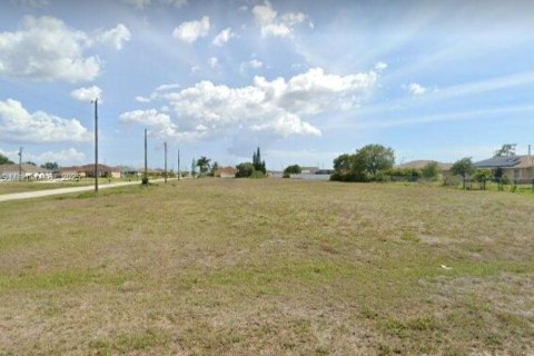 Land in Cape Coral, Florida № 1863880 - photo 1