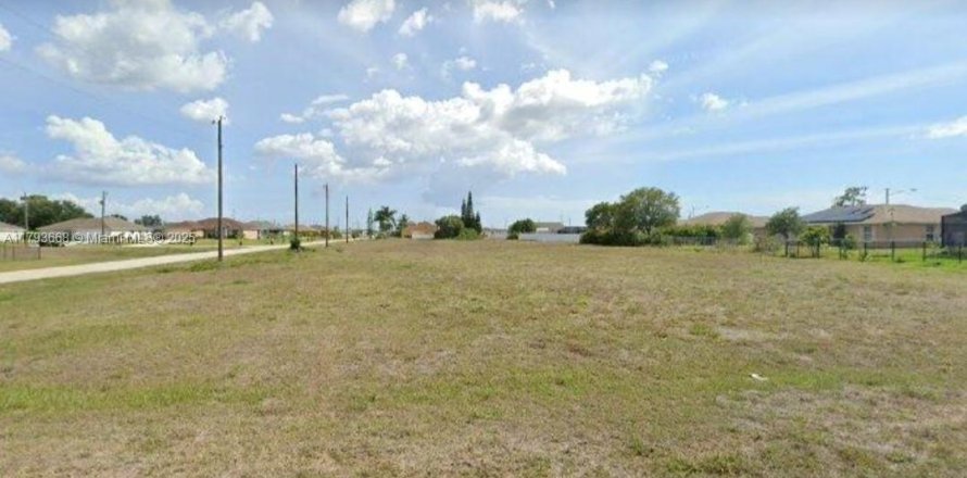 Land in Cape Coral, Florida № 1863880