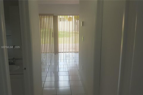 Casa en alquiler en Miami, Florida, 4 dormitorios, 160.63 m2 № 1990803 - foto 27