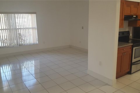 Casa en alquiler en Miami, Florida, 4 dormitorios, 160.63 m2 № 1990803 - foto 9