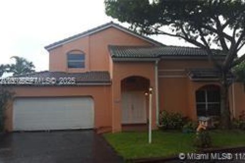 Casa en alquiler en Miami, Florida, 4 dormitorios, 160.63 m2 № 1990803 - foto 1