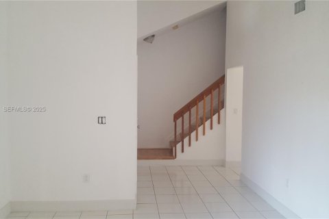 Casa en alquiler en Miami, Florida, 4 dormitorios, 160.63 m2 № 1990803 - foto 10