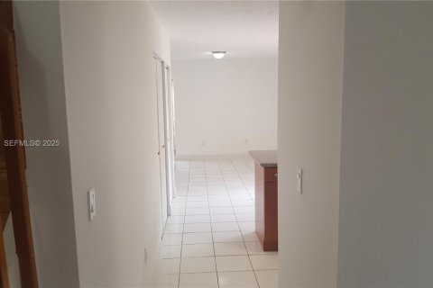 Casa en alquiler en Miami, Florida, 4 dormitorios, 160.63 m2 № 1990803 - foto 15