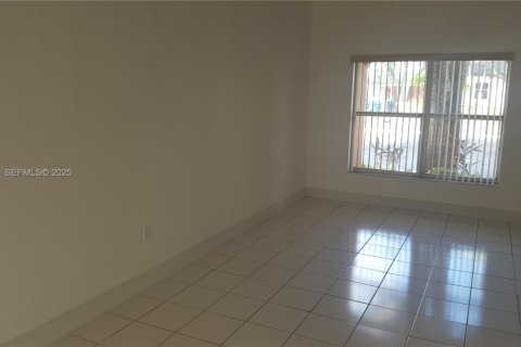 Casa en alquiler en Miami, Florida, 4 dormitorios, 160.63 m2 № 1990803 - foto 19