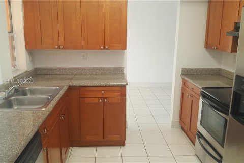 Casa en alquiler en Miami, Florida, 4 dormitorios, 160.63 m2 № 1990803 - foto 5