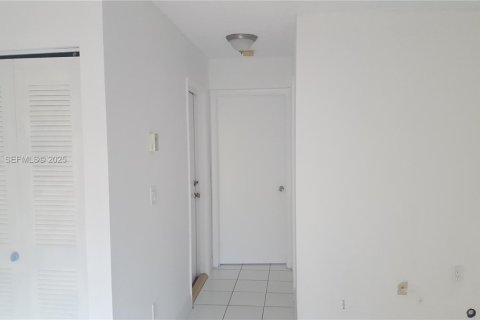 Casa en alquiler en Miami, Florida, 4 dormitorios, 160.63 m2 № 1990803 - foto 20