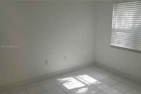Casa en alquiler en Miami, Florida, 4 dormitorios, 160.63 m2 № 1990803 - foto 23