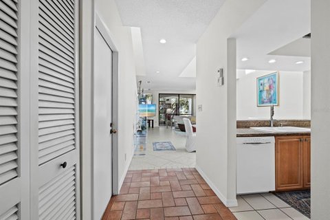 Condo in Longboat Key, Florida, 2 bedrooms  № 1907269 - photo 29