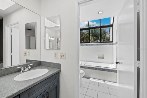 Condo in Longboat Key, Florida, 2 bedrooms  № 1907269 - photo 23