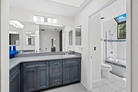Condo in Longboat Key, Florida, 2 bedrooms  № 1907269 - photo 21