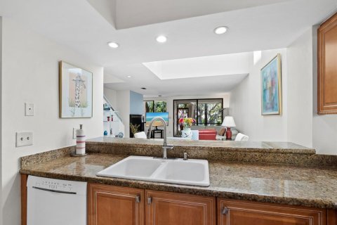 Condo in Longboat Key, Florida, 2 bedrooms  № 1907269 - photo 11