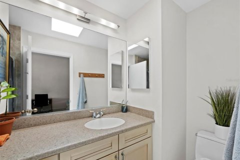 Condo in Longboat Key, Florida, 2 bedrooms  № 1907269 - photo 27