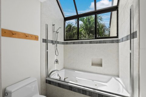 Condo in Longboat Key, Florida, 2 bedrooms  № 1907269 - photo 24