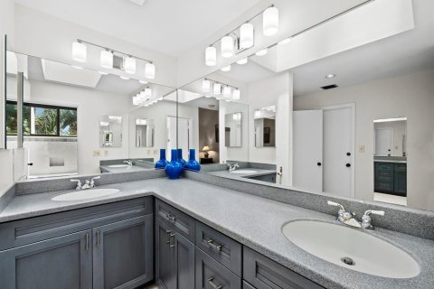 Condo in Longboat Key, Florida, 2 bedrooms  № 1907269 - photo 22