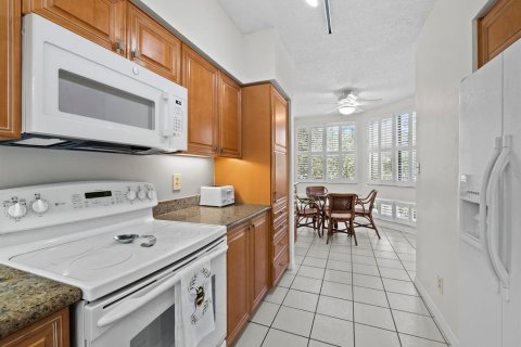 Condo in Longboat Key, Florida, 2 bedrooms  № 1907269 - photo 12