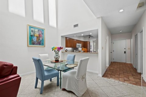Condo in Longboat Key, Florida, 2 bedrooms  № 1907269 - photo 3