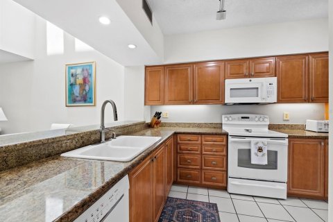 Condo in Longboat Key, Florida, 2 bedrooms  № 1907269 - photo 10