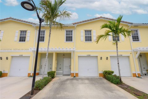 Adosado en Lauderhill, Florida 3 dormitorios, 138.98 m2 № 2076635