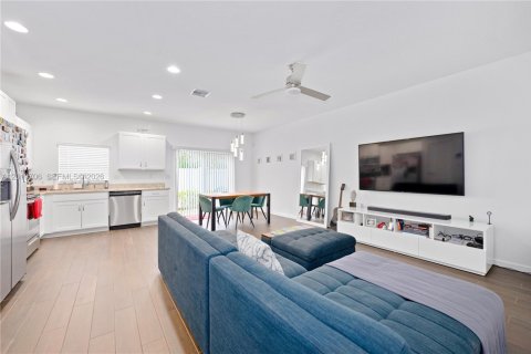 Adosado en venta en Lauderhill, Florida, 3 dormitorios, 138.98 m2 № 2076635 - foto 5