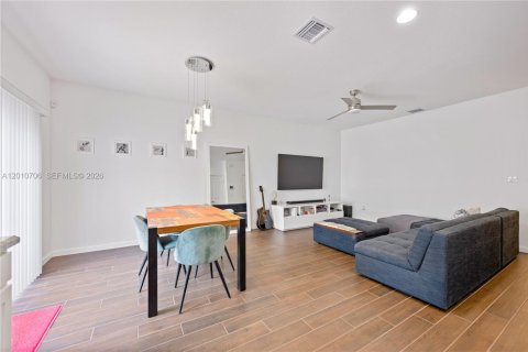 Adosado en venta en Lauderhill, Florida, 3 dormitorios, 138.98 m2 № 2076635 - foto 6
