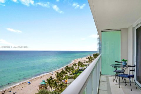 Condo in Sunny Isles Beach, Florida  № 1890549 - photo 23