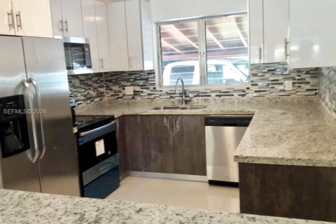 Дом в Холливуд, Флорида 4 спальни, 201.13м2 № 2066425