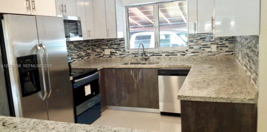 Дом в Холливуд, Флорида 4 спальни, 201.13м2 № 2066425