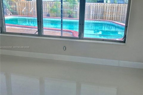 Снять в аренду виллу или дом в Холливуд, Флорида 4 спальни, 201.13м2, № 2066425 - фото 3