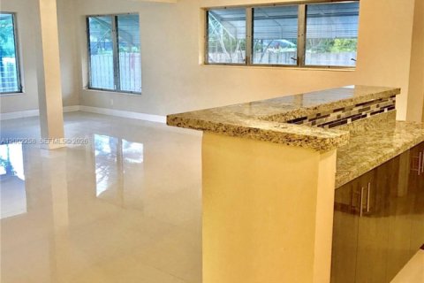 Снять в аренду виллу или дом в Холливуд, Флорида 4 спальни, 201.13м2, № 2066425 - фото 6