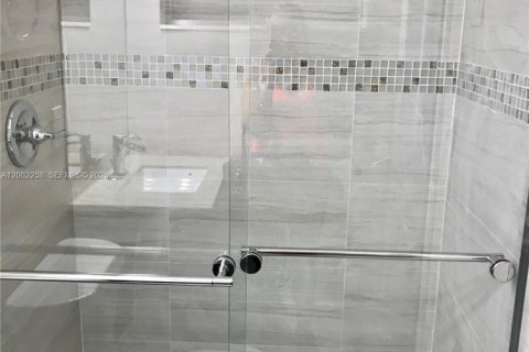 Снять в аренду виллу или дом в Холливуд, Флорида 4 спальни, 201.13м2, № 2066425 - фото 2