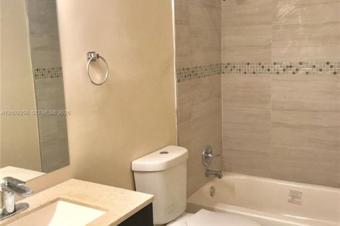 Снять в аренду виллу или дом в Холливуд, Флорида 4 спальни, 201.13м2, № 2066425 - фото 5