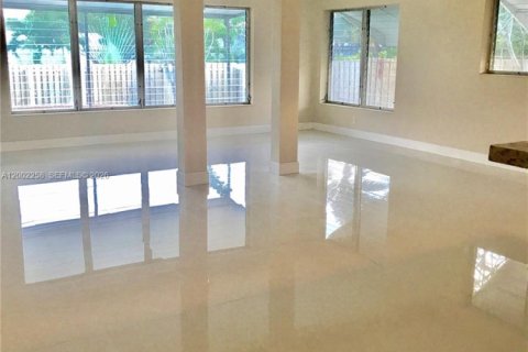 Снять в аренду виллу или дом в Холливуд, Флорида 4 спальни, 201.13м2, № 2066425 - фото 9