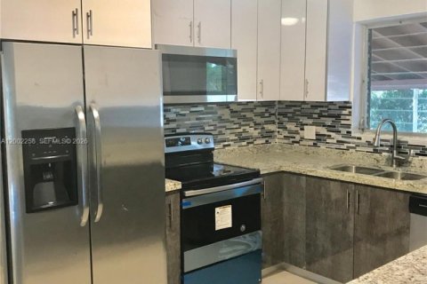 Снять в аренду виллу или дом в Холливуд, Флорида 4 спальни, 201.13м2, № 2066425 - фото 4