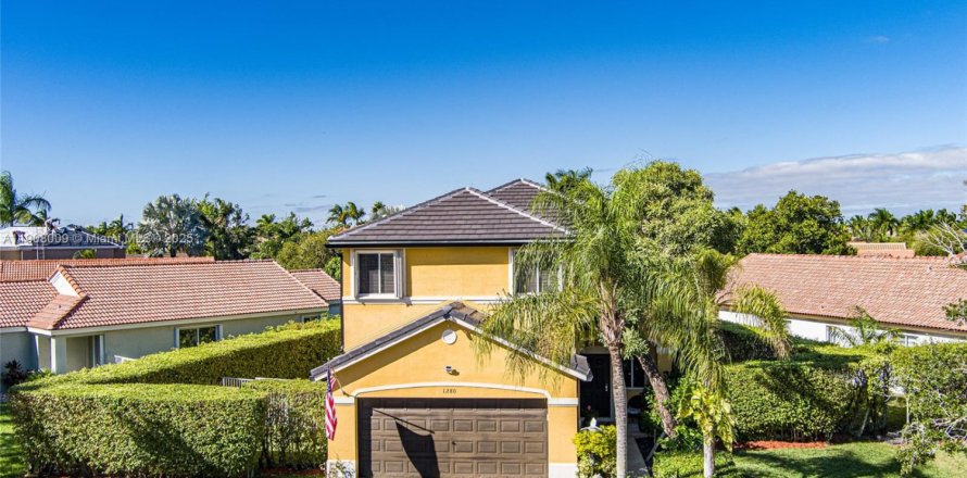 Casa en Weston, Florida 5 dormitorios, 227.61 m2 № 1965308