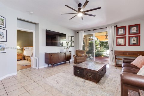 Casa en venta en Weston, Florida, 5 dormitorios, 227.61 m2 № 1965308 - foto 18