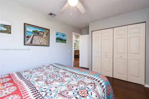 Casa en venta en Weston, Florida, 5 dormitorios, 227.61 m2 № 1965308 - foto 28