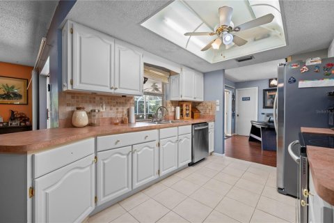 House in Port Charlotte, Florida 3 bedrooms, 155.89 sq.m. № 1317522 - photo 13