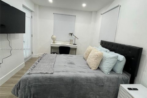 House in Miami, Florida 3 bedrooms, 103.49 sq.m. № 1863543 - photo 9