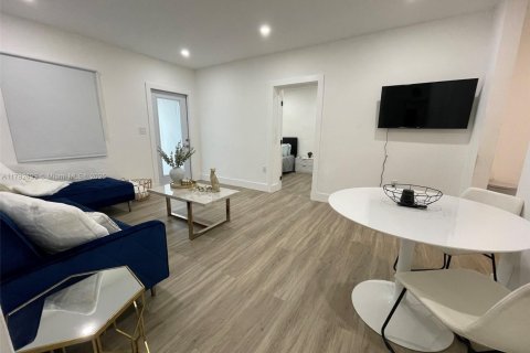 House in Miami, Florida 3 bedrooms, 103.49 sq.m. № 1863543 - photo 8