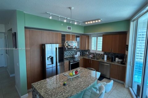 Condo in Hallandale Beach, Florida, 3 bedrooms  № 1920381 - photo 17