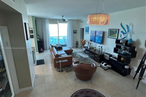Condo in Hallandale Beach, Florida, 3 bedrooms  № 1920381 - photo 14