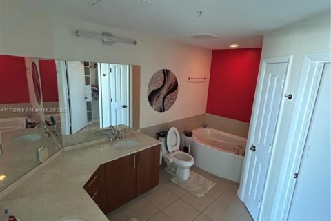 Condo in Hallandale Beach, Florida, 3 bedrooms  № 1920381 - photo 28